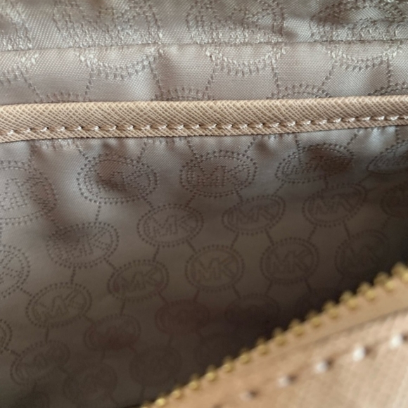 Michael Kors Jet Set Saffiano Leather Crossbody - Picture 3 of 6